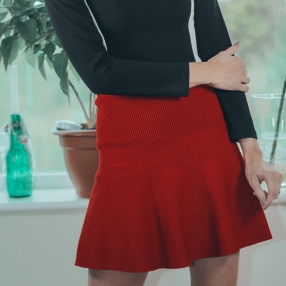 5/$100 Showstopper Red Knit Skater Skirt